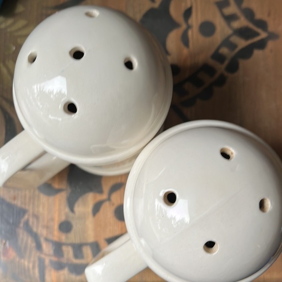 Vintage 80's Strawberries Salt and Pepper Shakers Cottagecore Ceramic Handmade - Picture 8 of 9